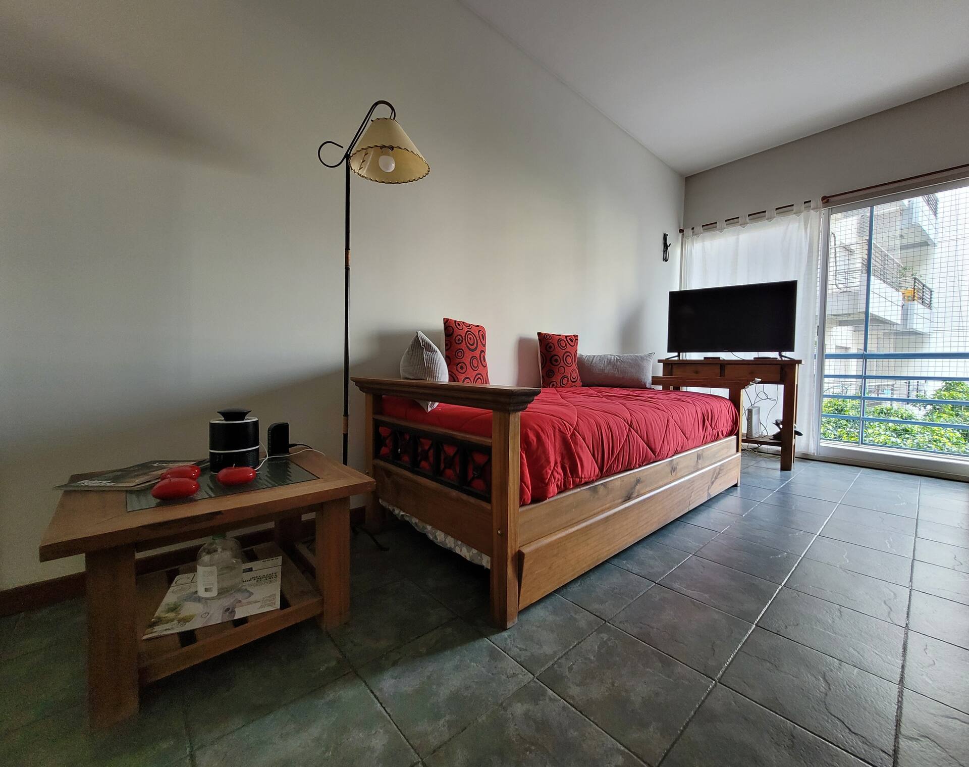 Two-room apartment with balcony and grill in Palermo