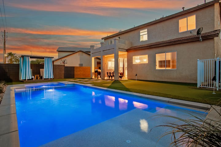 Charming 4BR Home: Game Room Galore w/ Pool&HotTub