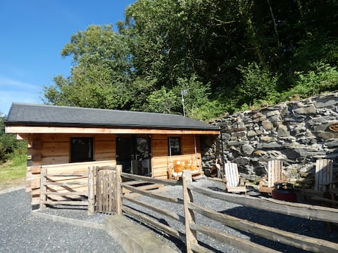 Highland Cowbin • Cosy Log Cabin with Firepit