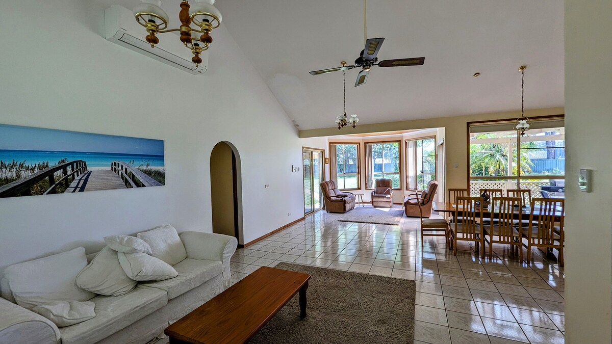 Popular Airbnb listing: Forster - Poolside Paradise in Forster