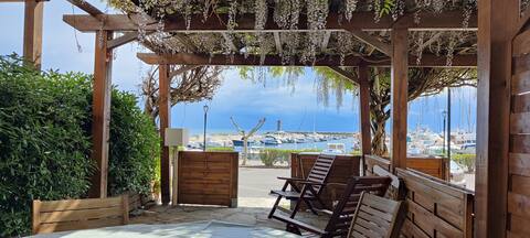La Marine: T2 30m from the beach marina view