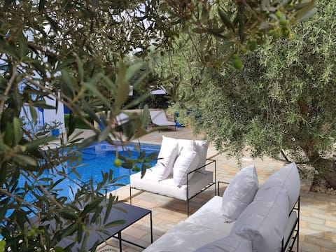 Exceptional villa with pool and cleaning included