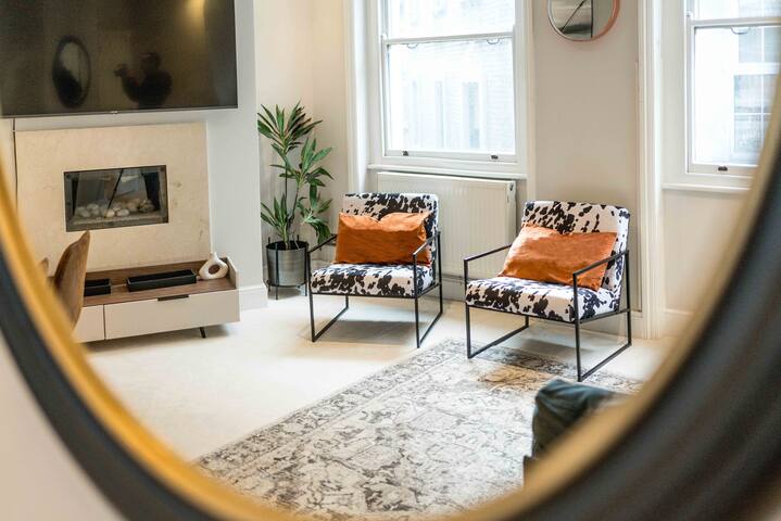 -Air Con- 1 min Oxford Street! 3BD & 2Bath flat! gallery image 2