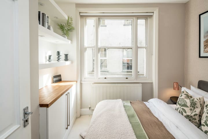 -Air Con- 1 min Oxford Street! 3BD & 2Bath flat! gallery image 4