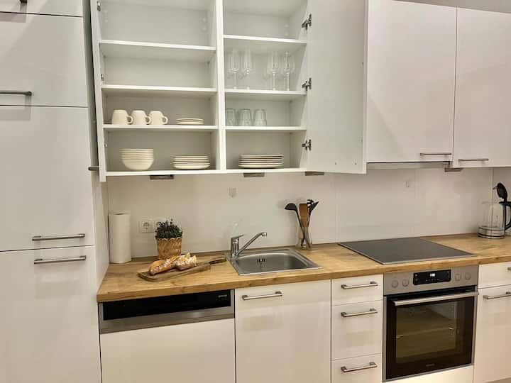 Zentrales Apartment Mit Balkon - فيينا