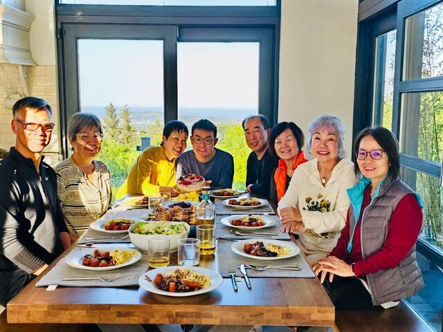 The Dublin Mountain Retreat. gallery image 3