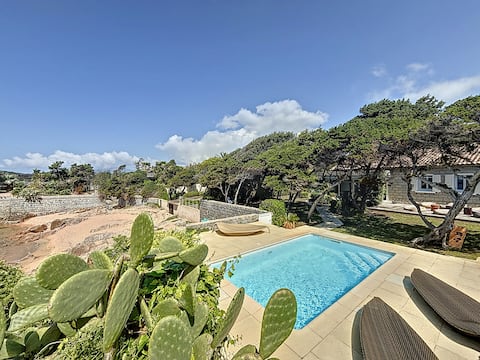 The Pearl of Isolella - Waterfront Villa