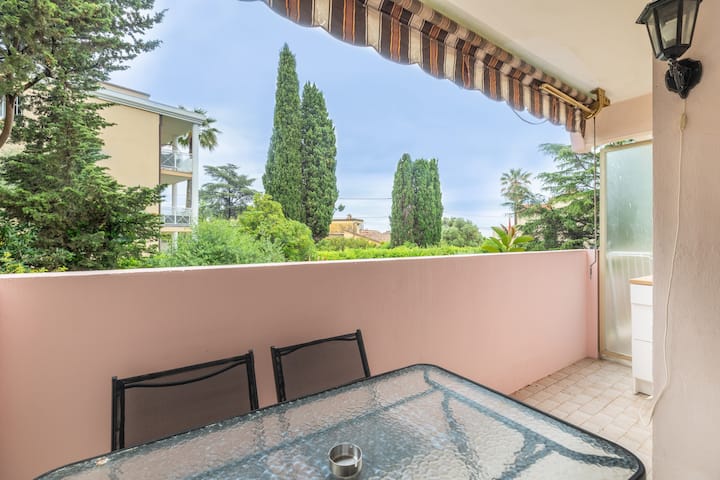 Studio Avec Terrasse Vue Jardin - Antibes