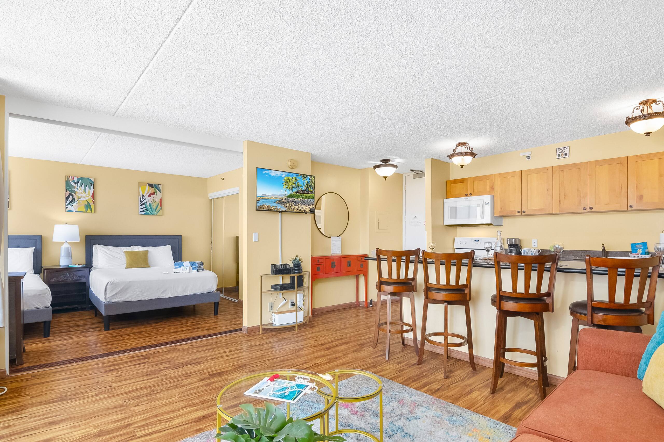 Condo in Honolulu · ★4.91 · 1 bedroom · 3 beds · 1 private bath - Image 8