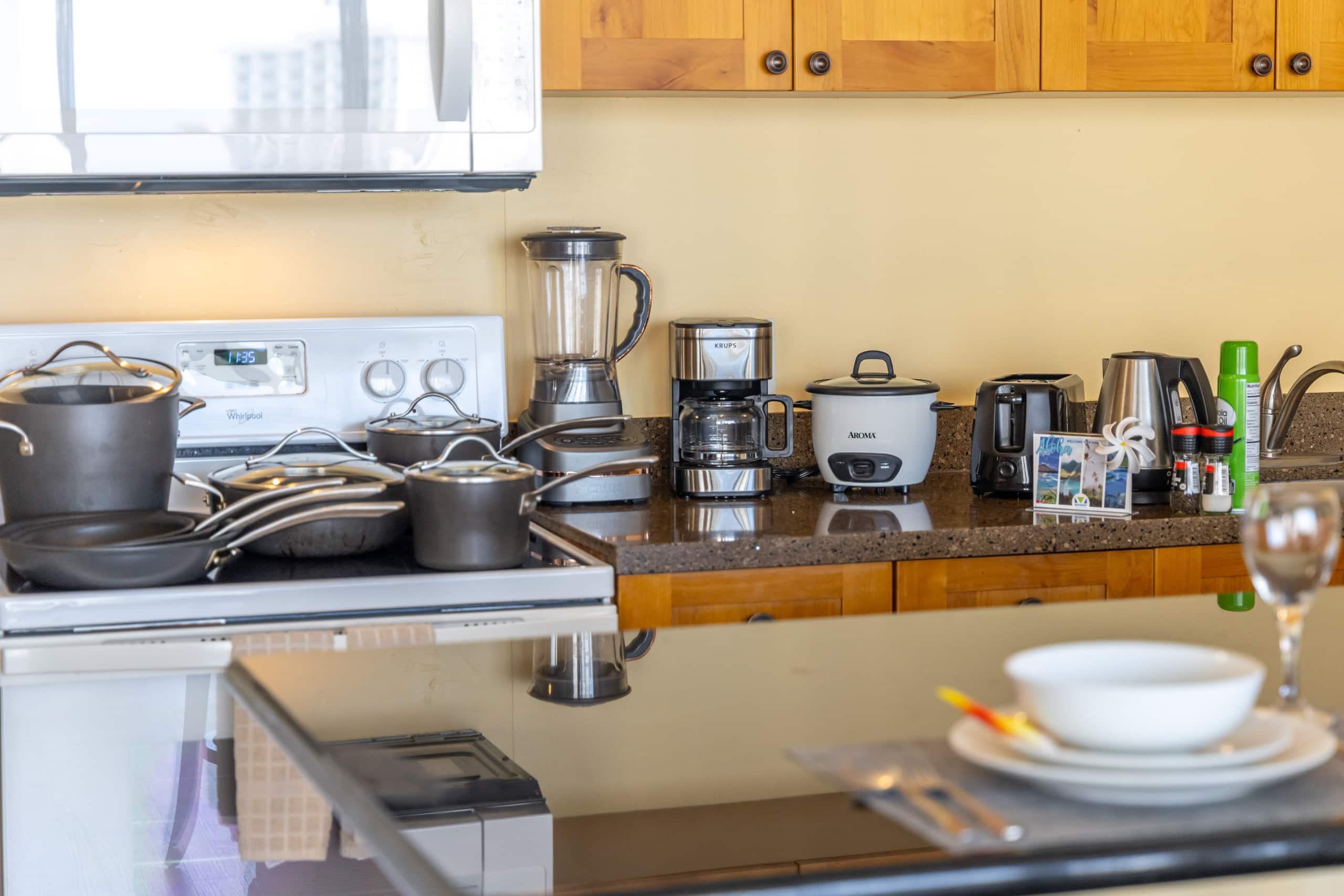 Condo in Honolulu · ★4.91 · 1 bedroom · 3 beds · 1 private bath - Image 15
