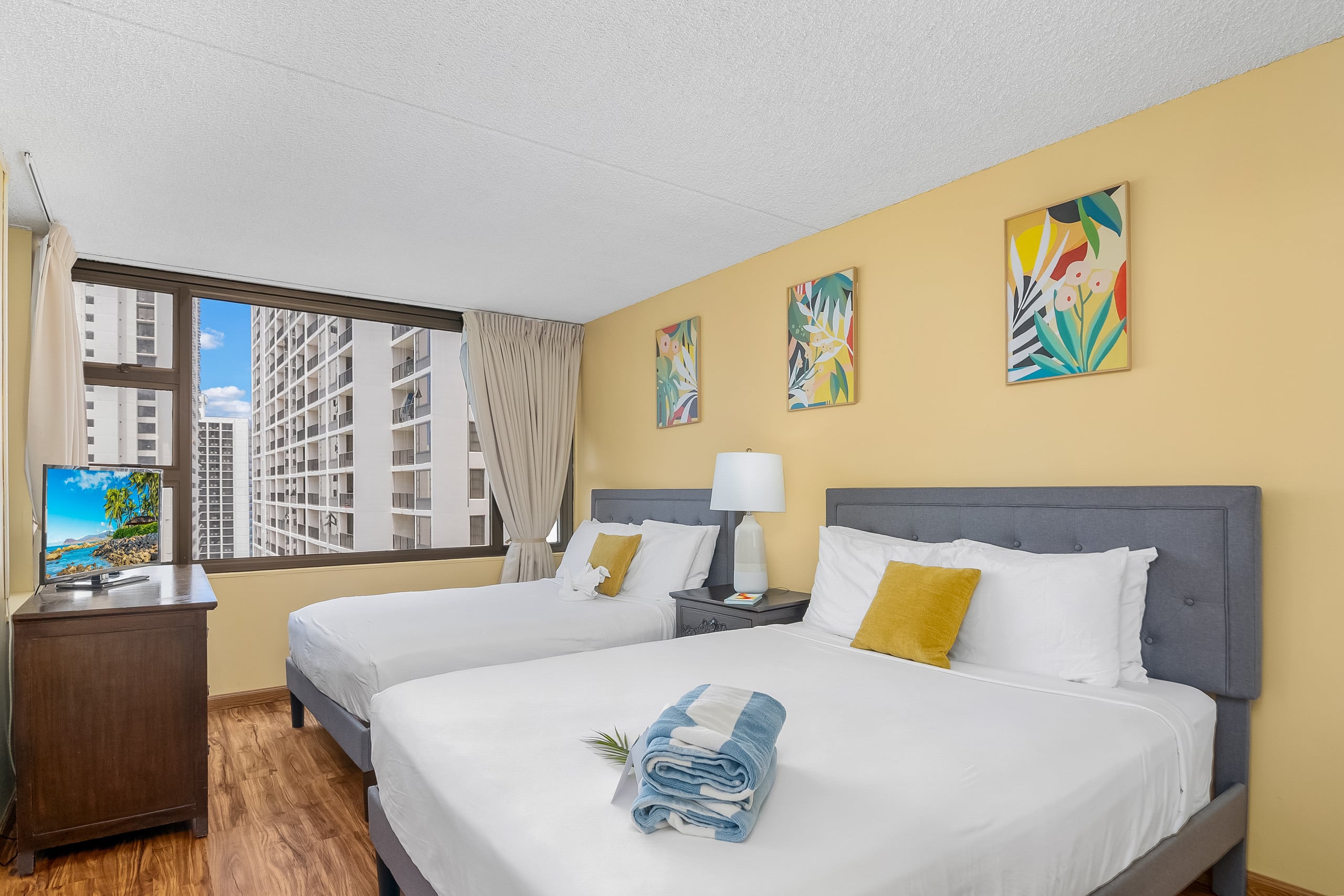 Condo in Honolulu · ★4.91 · 1 bedroom · 3 beds · 1 private bath - Image 21