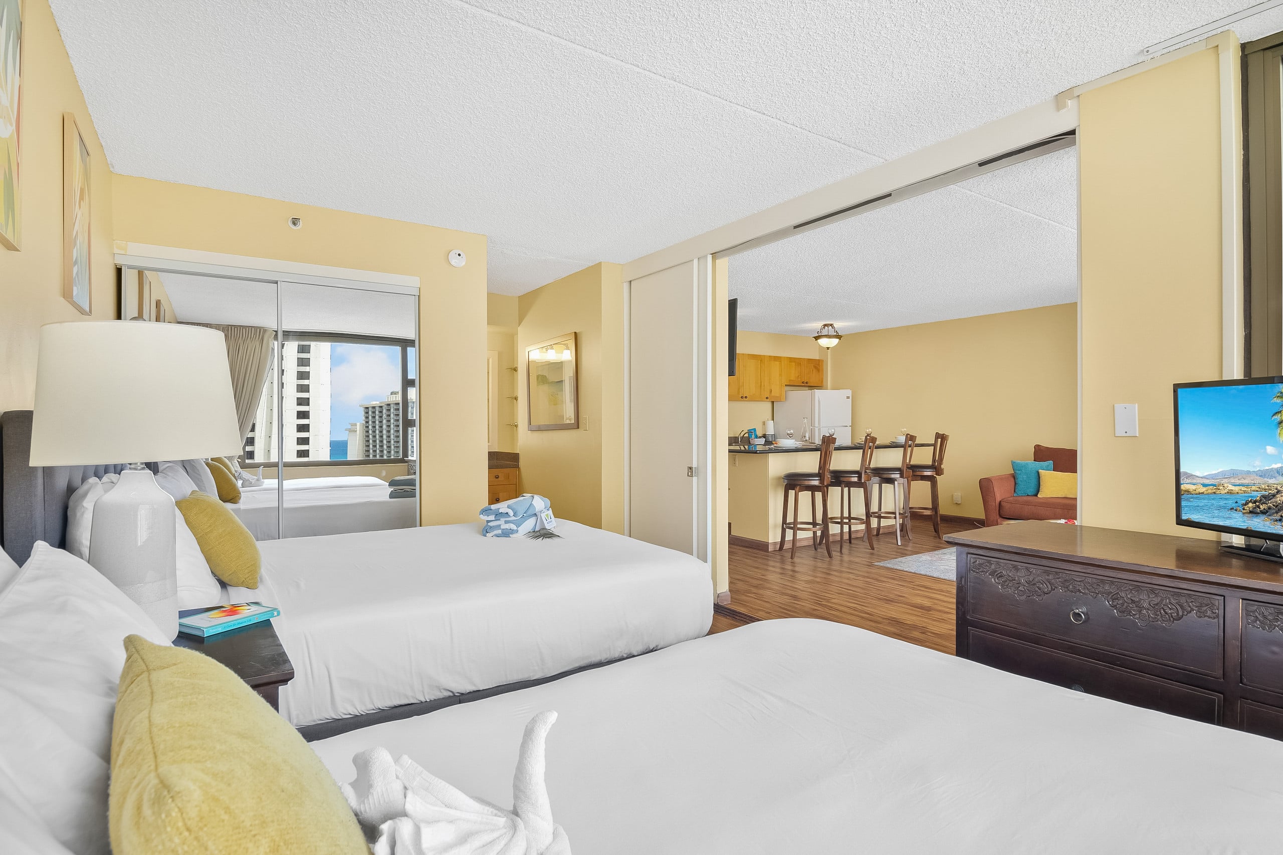 Condo in Honolulu · ★4.91 · 1 bedroom · 3 beds · 1 private bath - Image 26