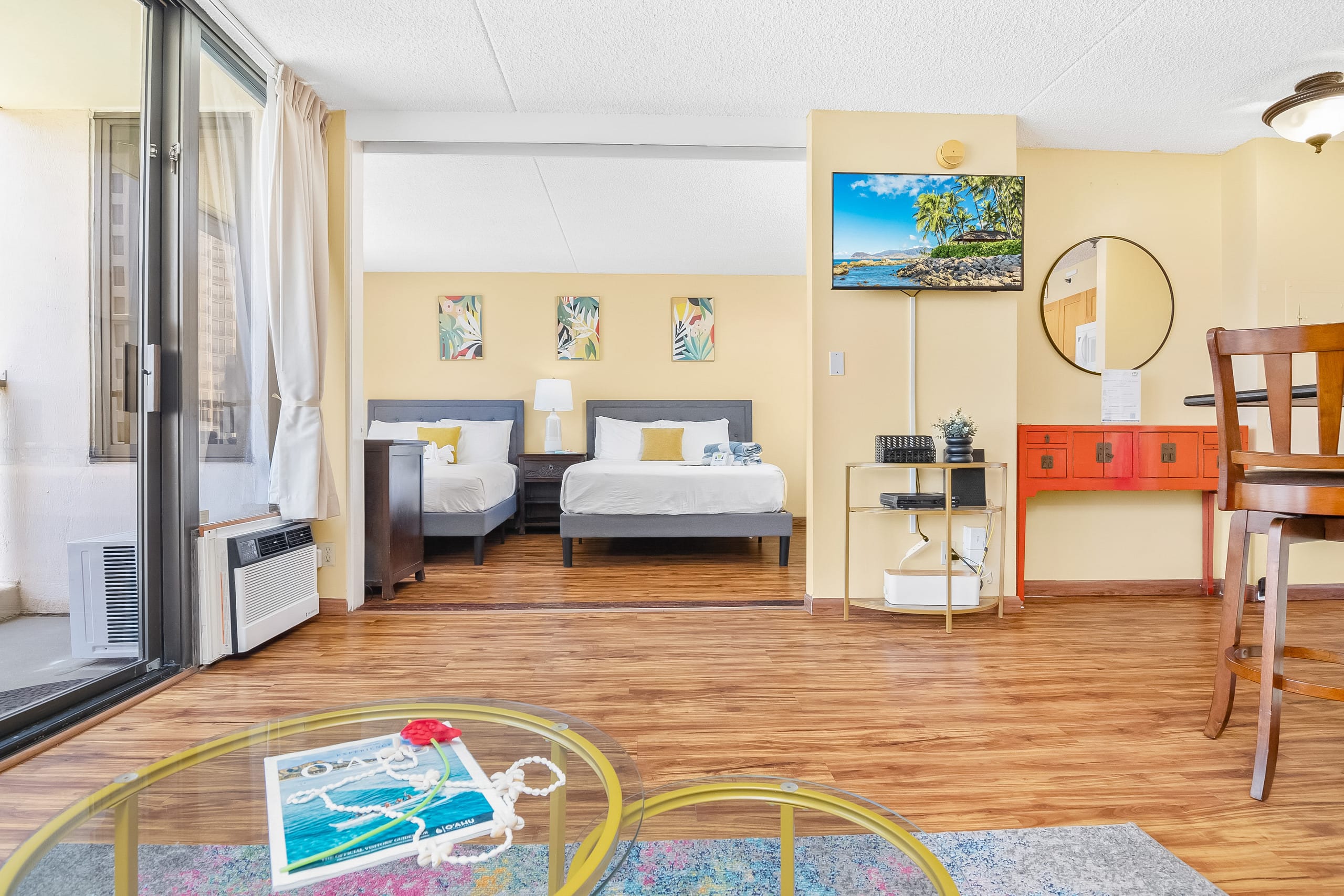 Condo in Honolulu · ★4.91 · 1 bedroom · 3 beds · 1 private bath - Image 4