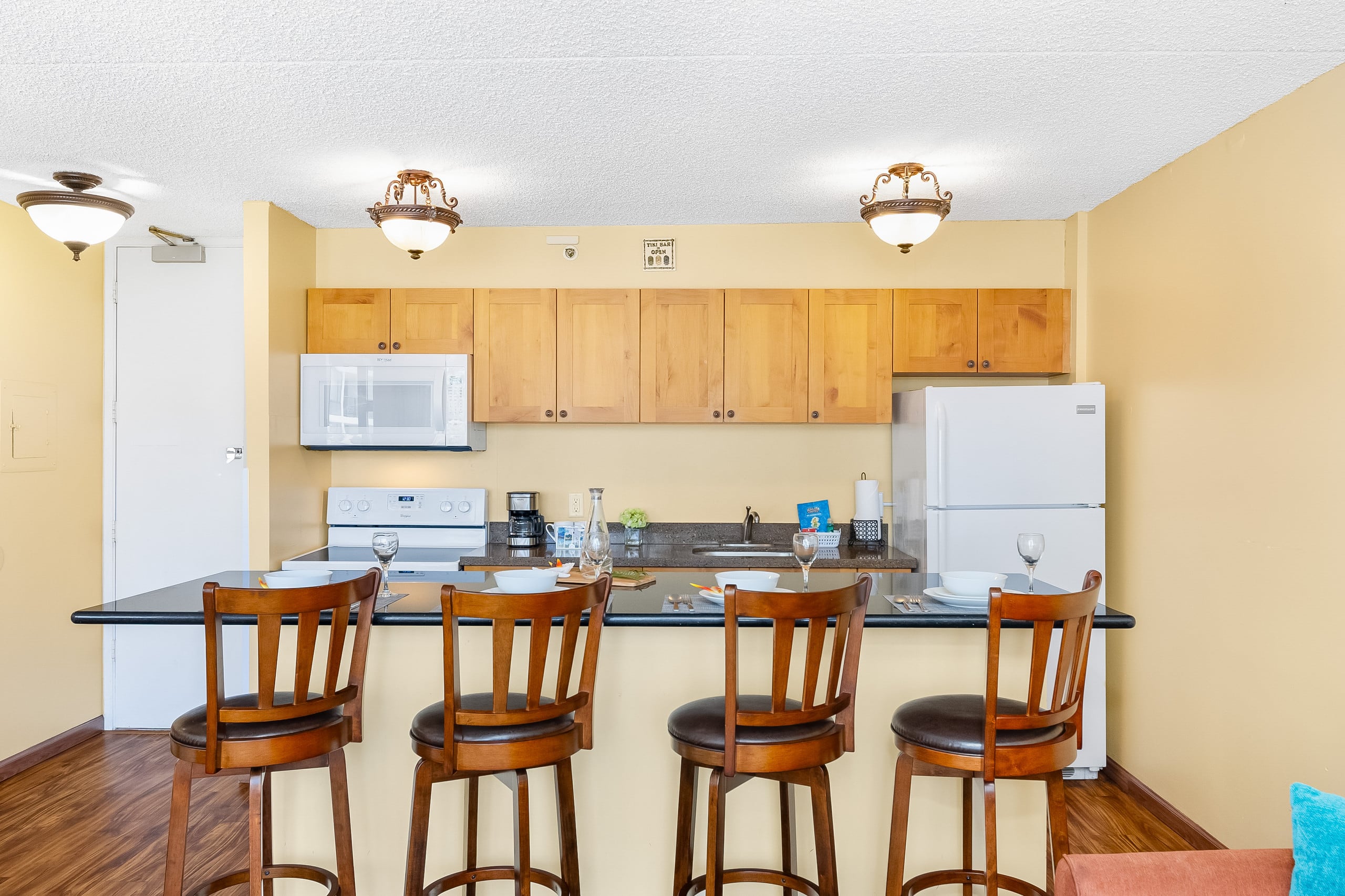 Condo in Honolulu · ★4.91 · 1 bedroom · 3 beds · 1 private bath - Image 19