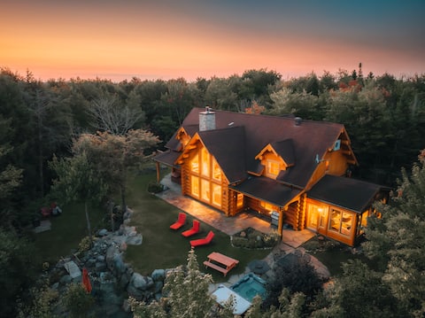 Fiddler Lake Resort: Luxury Chalet + Hot Tub