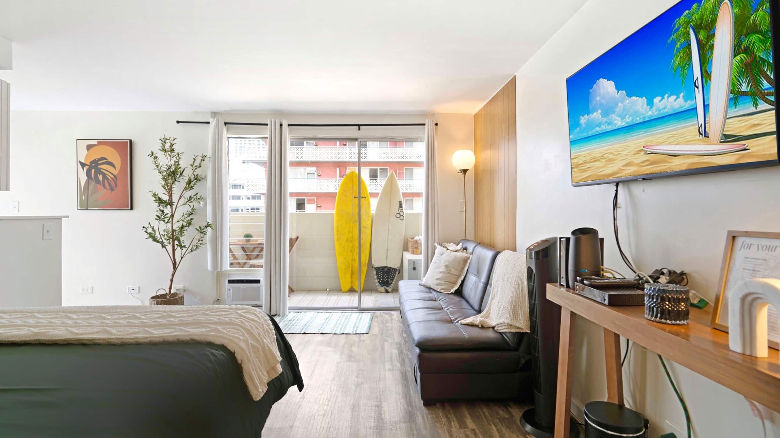 Condo in Honolulu · ★4.94 · Studio · 2 beds · 1 shared bath - Image 14