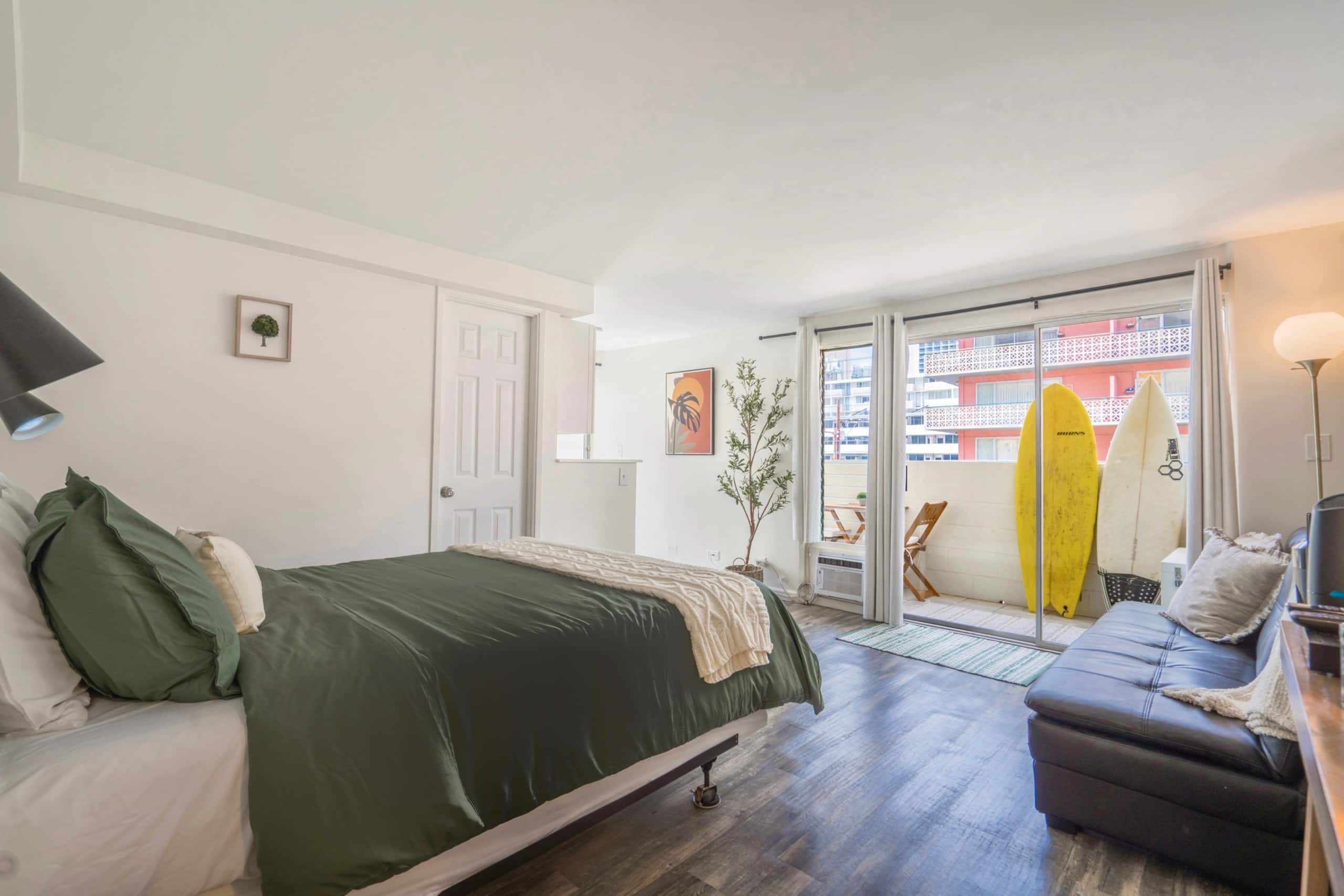 Condo in Honolulu · ★4.94 · Studio · 2 beds · 1 shared bath - Image 1