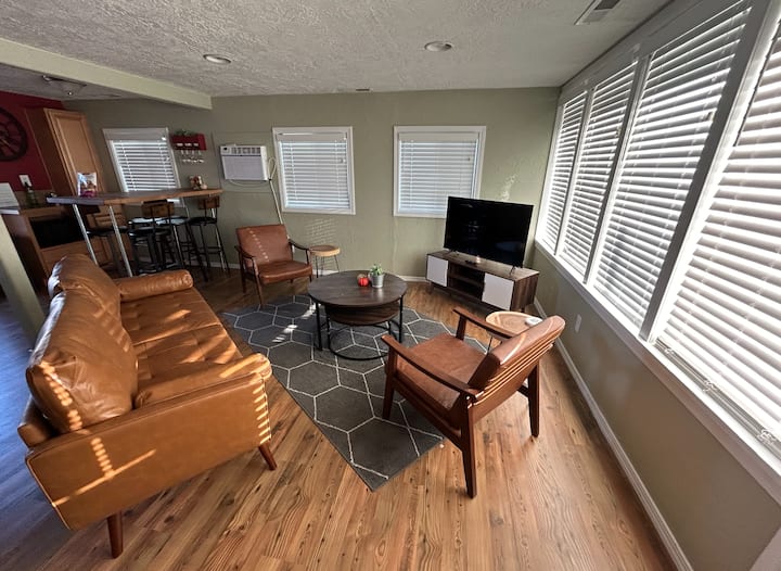 "Low" Cleaning Fee! Prv. Parking & Petfriendly 2br - Richland, WA