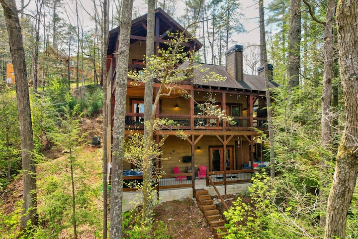 Charming Creekside Cabin Sleeps 14 Family-friendly - Ellijay, GA