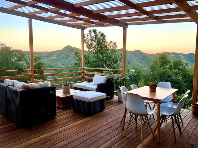 The Willow – Cabin & Retreat – Amazing Views