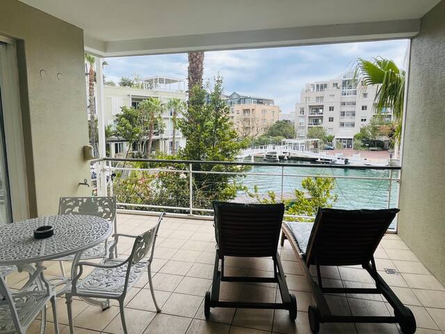 Luxurious Secure 2 Bedroom V&A Waterfront Apt gallery image 5