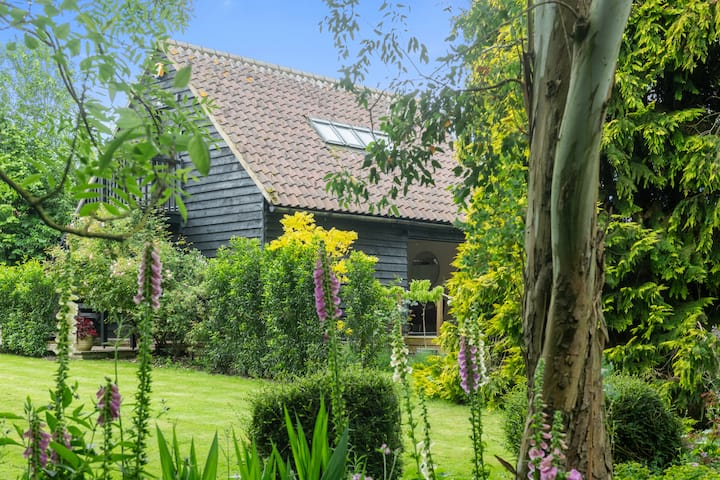 Barn With Lovely Garden Views - Long Melford