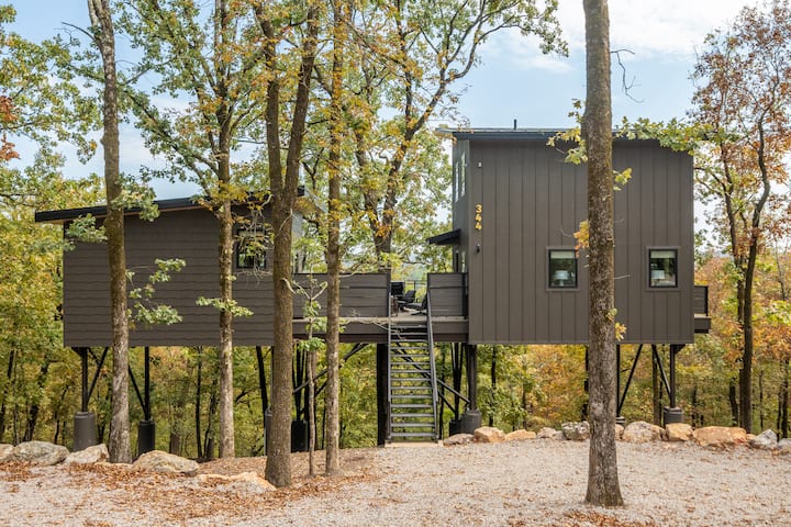 The Sun Treehouse, Sleeps 8 - Hot Springs, AR