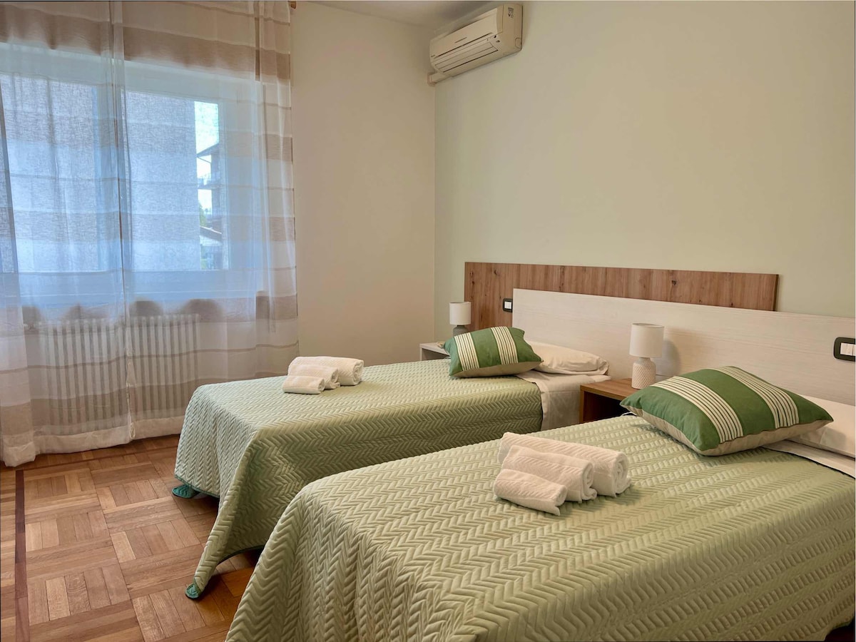 Camera da letto  3 nella  versione con due letti singoli (in alternativa alla versione con un letto matrimoniale)