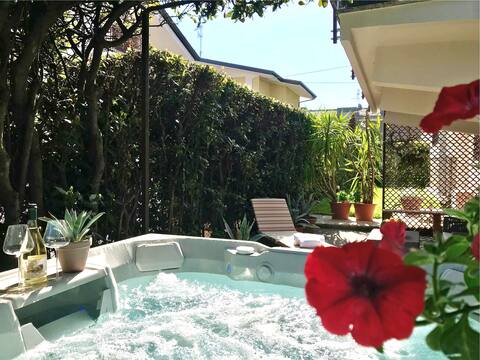 Lake Garda - Large apt in villa with hot tub