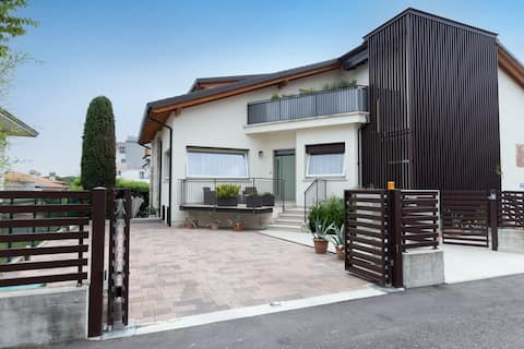 Lake Garda: Large apt x8 in villa with hot tub