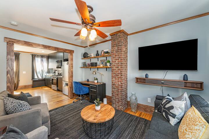 Detached 3BR Home • 15 min to NYC • Parking gallery image 2