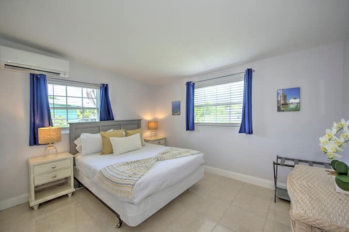 客房为双床客房。 配有衣柜和衣物储物柜。 空调和百叶窗可以让您在度假时保持黑暗，也可以打开百叶窗，让美丽的佛罗里达阳光照射进来。