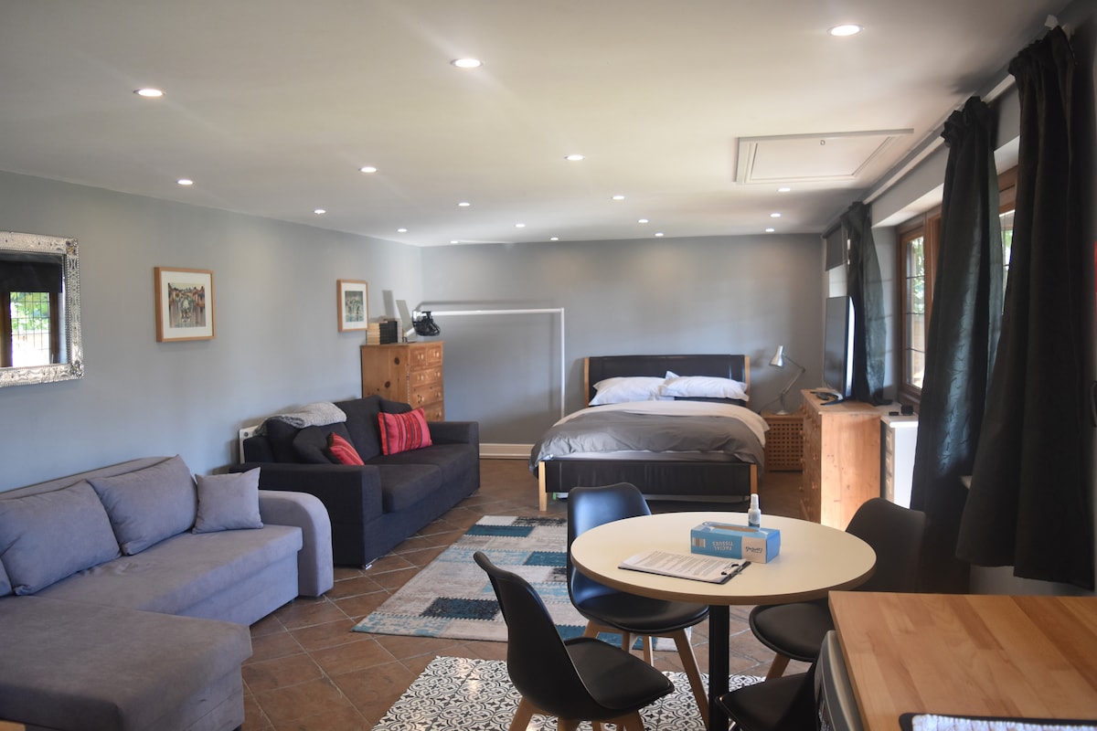 Popular Airbnb listing: Spacious Garden Studio in Three Rivers