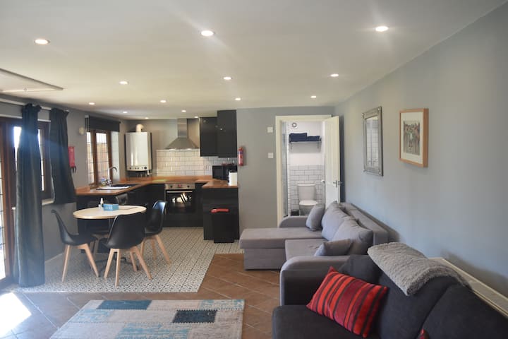 Spacious Garden Studio - Hemel Hempstead
