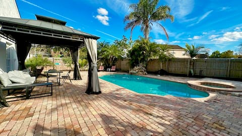 Private Pool Oasis Guest Suite