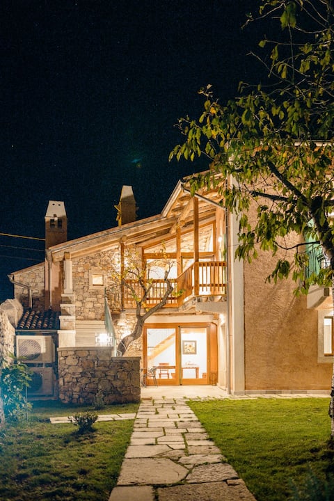 Popular Airbnb listing: Home Dren |4 Rooms|4 Bathrooms|2 Kitchens|1 Relaxation Area in Duino Aurisina