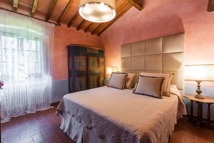 Red room with en suite bathroom