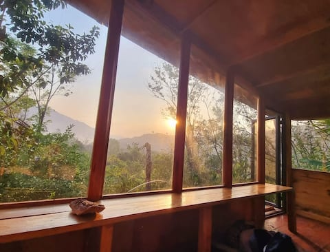 Observatory Treehouse at B’antiox Guesthouse