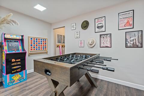 Dolly's Haven: Dayton 4BR-Deck- Firepit- Game Room