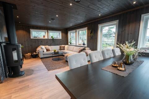 Top performing Airbnb: Luxury Cabin w/ Hot Tub & Sauna, 5 Bedrooms in Drangedal
