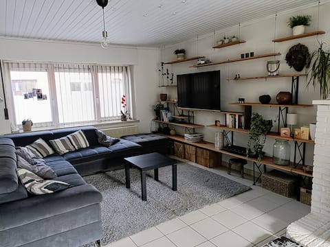 Spacious house with large, fenced garden