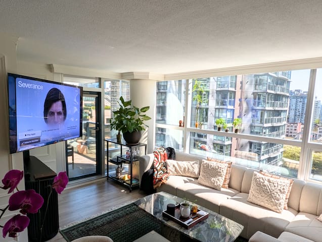 2BR2B Modern 270° Urban Escape