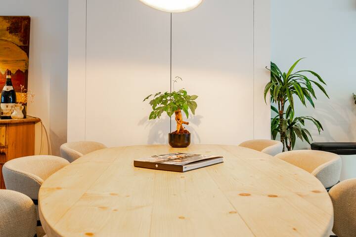 Luxury large house in the heart of the city center gallery image 2