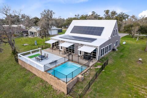 OMG! Heated Pool, River Access, Sleeps 15, & More
