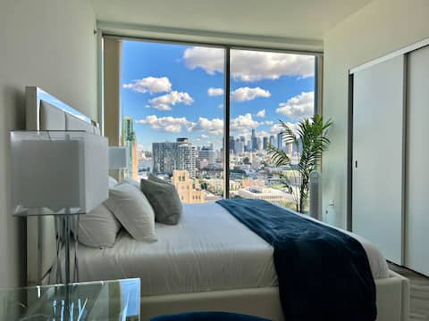 Penthouse LA 2BD/2BA Suite [Hollywood Sign View]