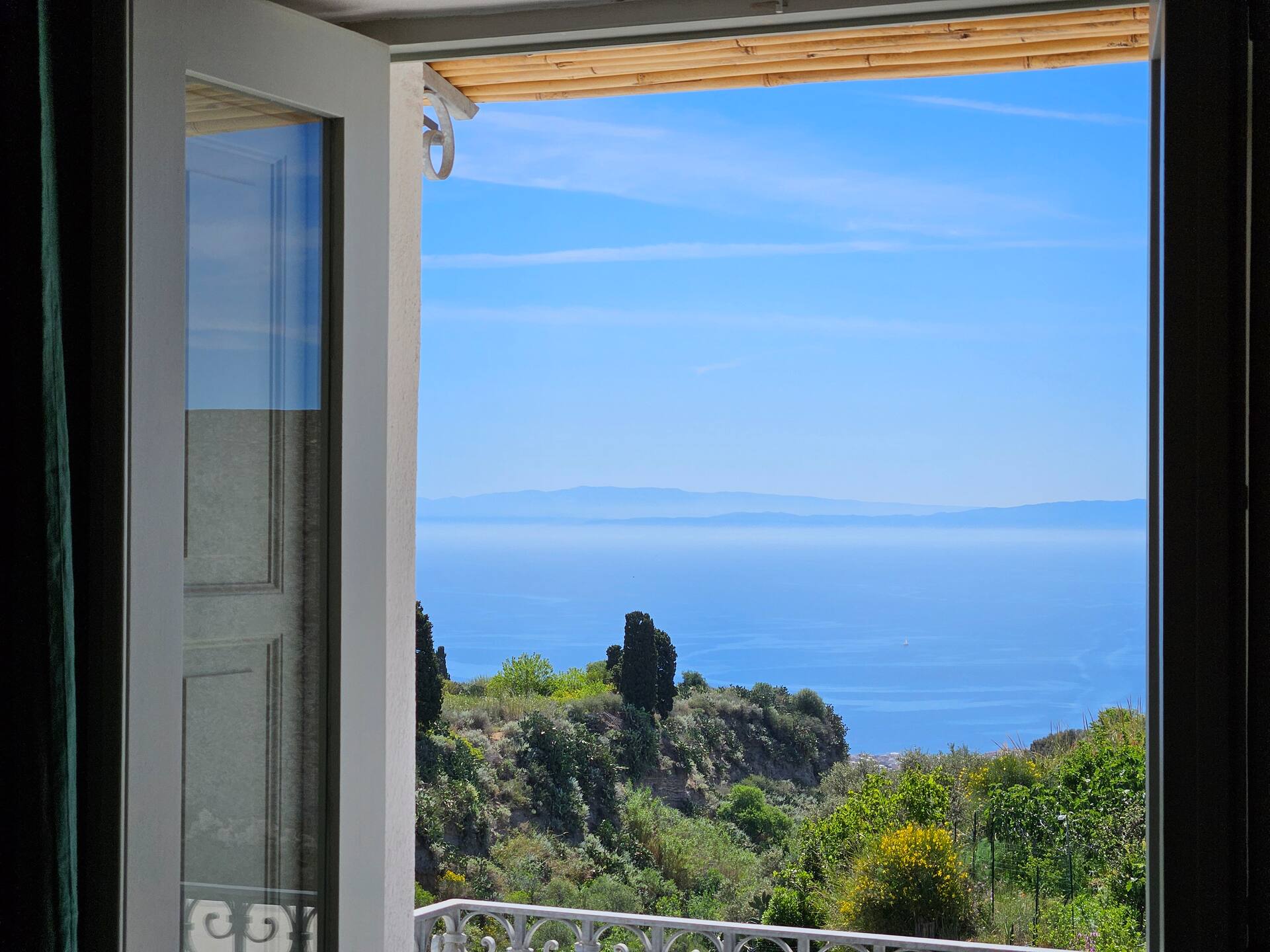 La Giara- A charming seaview retreat + big terrace