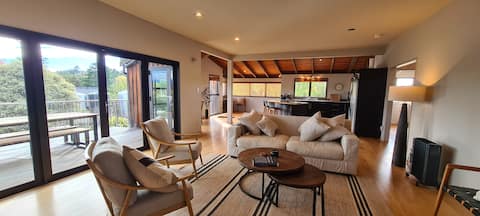 Heaphy Vineyard Winemakers Estate