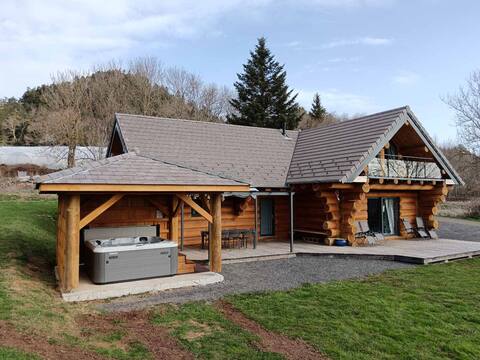 Log cabin with hot tub