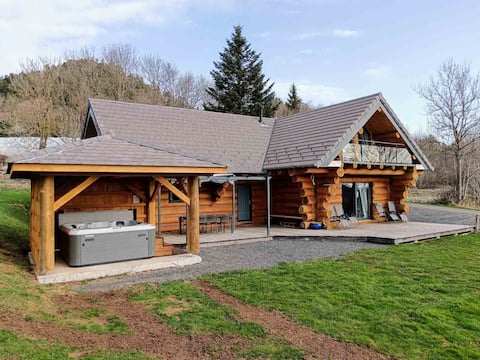 Log cabin with hot tub