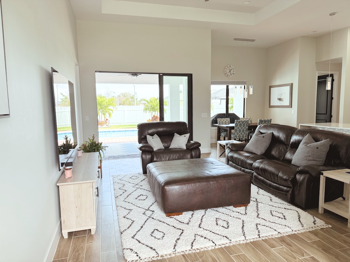 Top Airbnb: Cape Coral- Heated Saltwater Pool, Big Fenced Yard in Cape Coral
